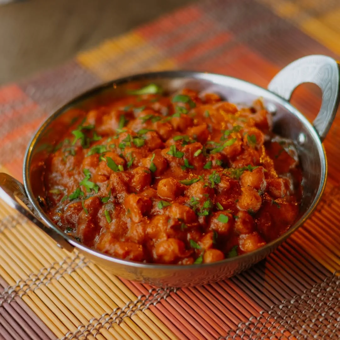 Chickpea masala într-un karahi de oțel